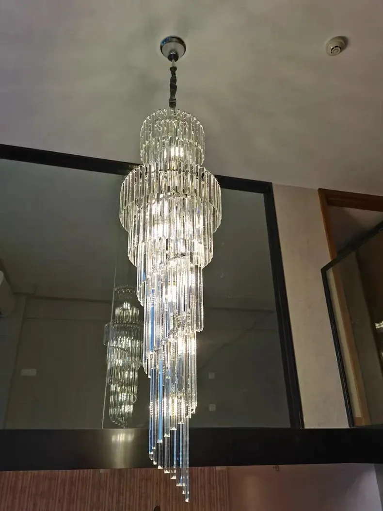 Grand lustre en verre pour hauts plafonds