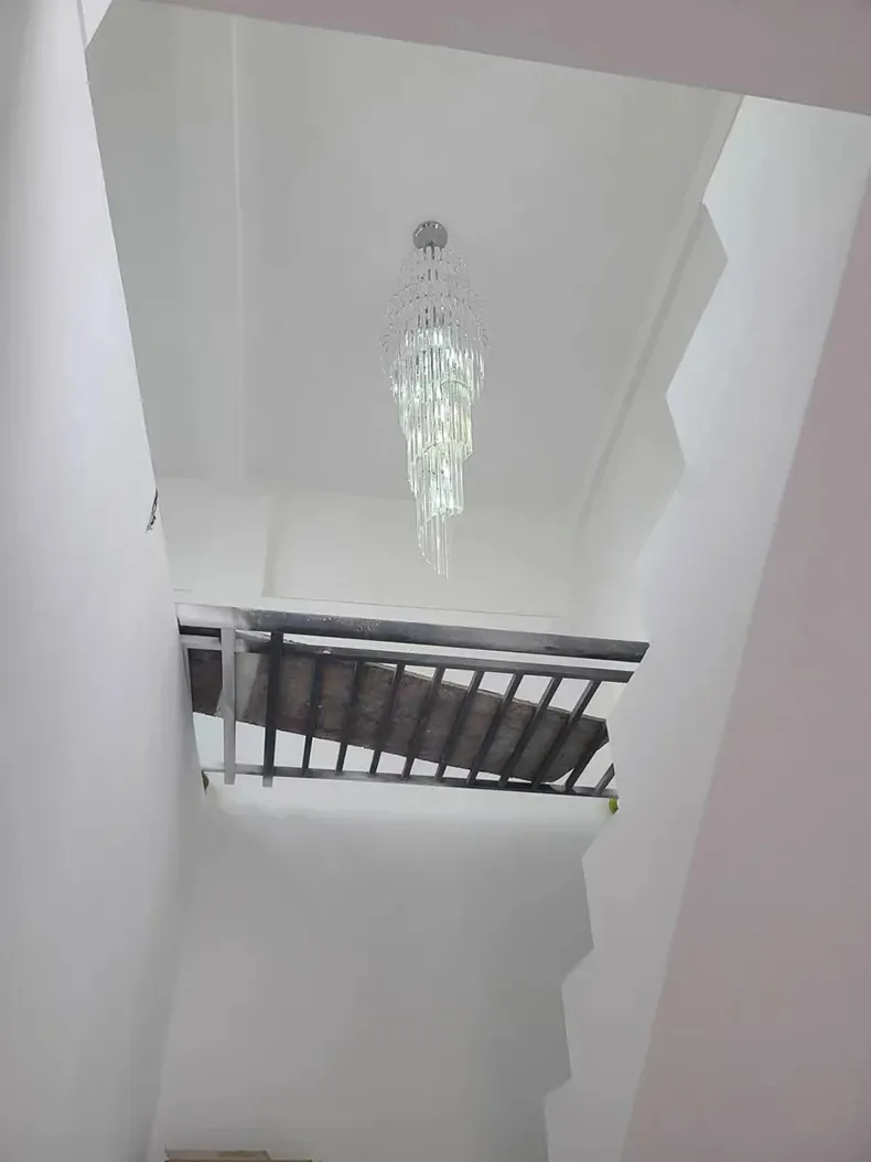 Grand lustre en verre pour hauts plafonds