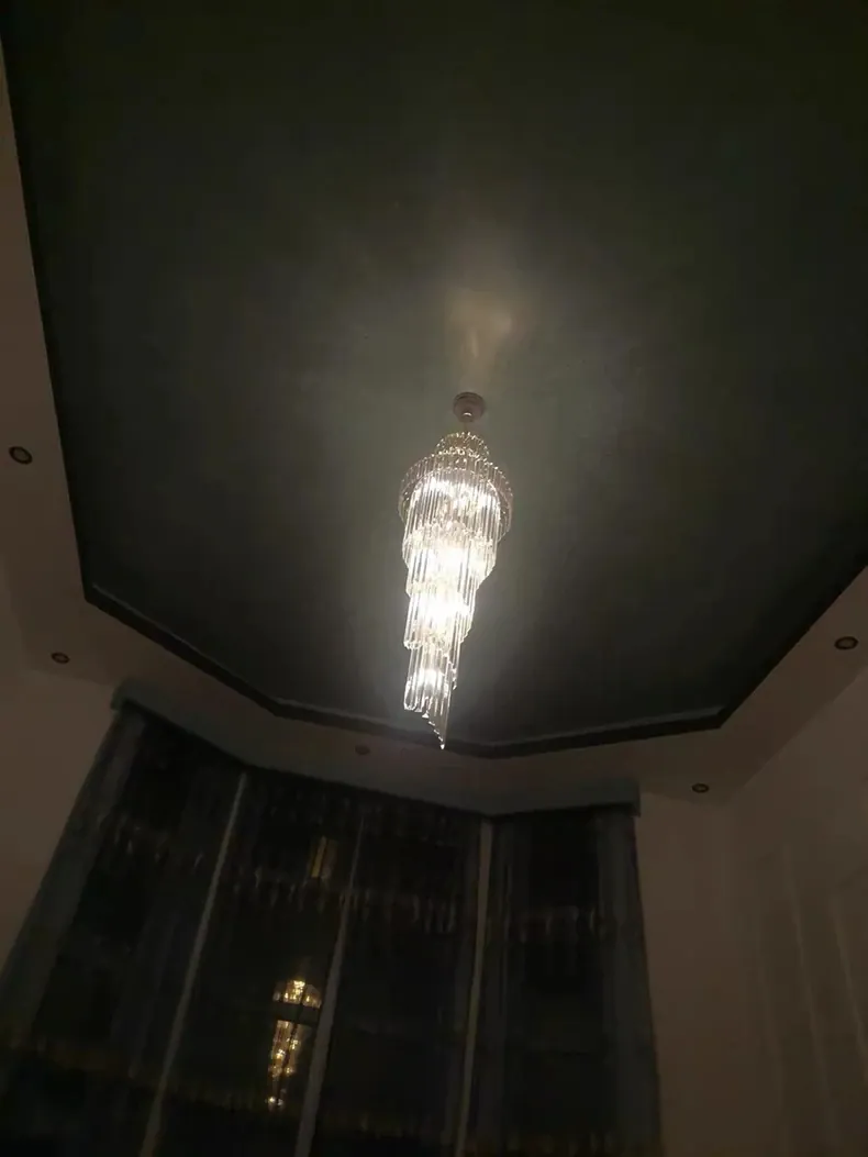 Grand lustre en verre pour hauts plafonds