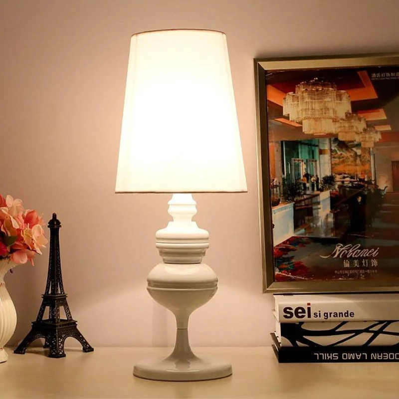 Lampe à Poser Opaline 4 Coloris – Doré, Argent, Blanc ou Noir Classique