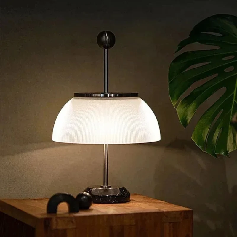 Lampe à Poser Design Italien Cloche Verre – Noir ou Argenté, Socle Marbre