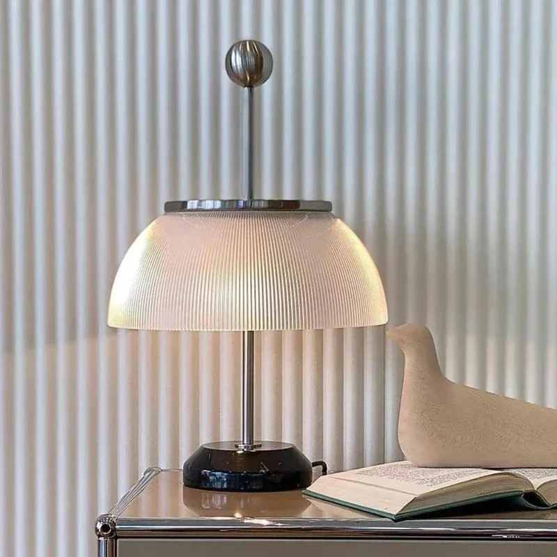 Lampe à Poser Design Italien Cloche Verre – Noir ou Argenté, Socle Marbre