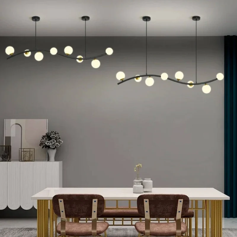 Lustre Noir Design Ondulé – Ampoules Opalines, Ambiance Conviviale