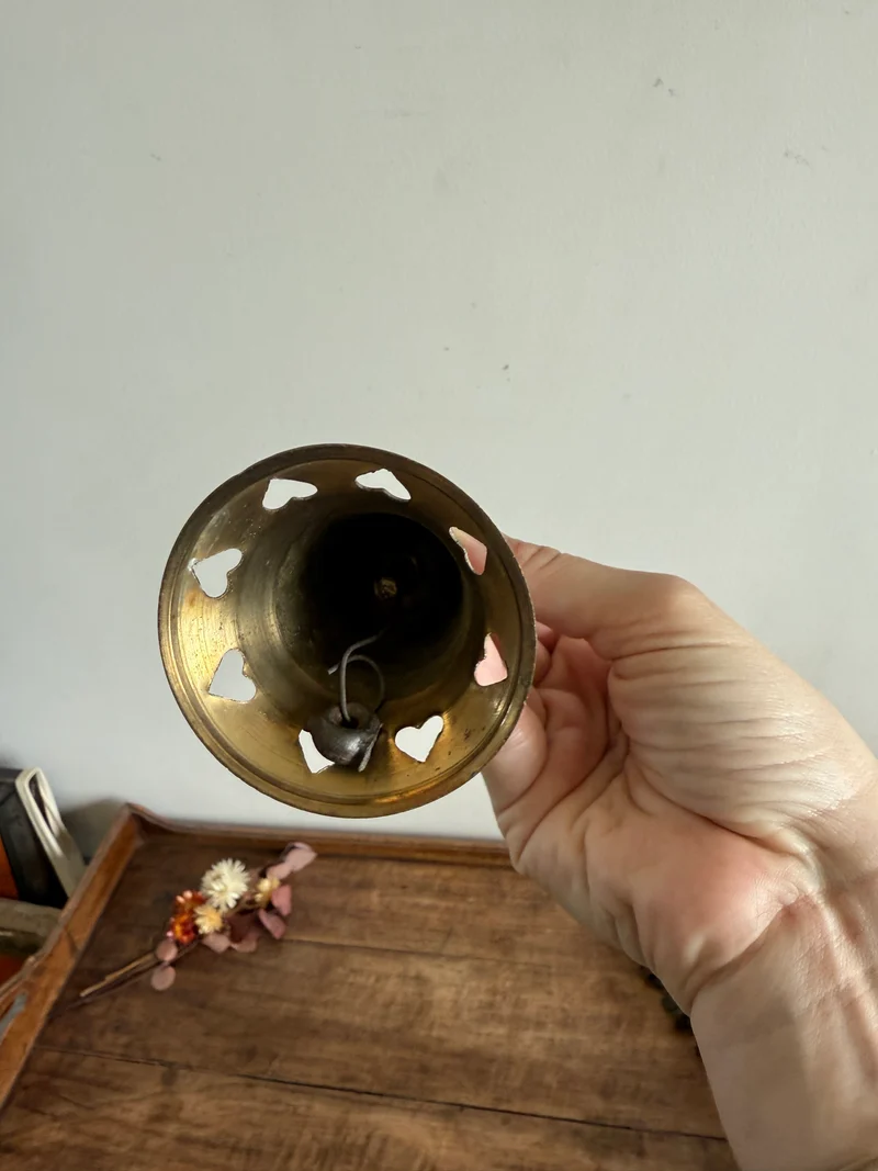 Cloche en laiton petit cœurs