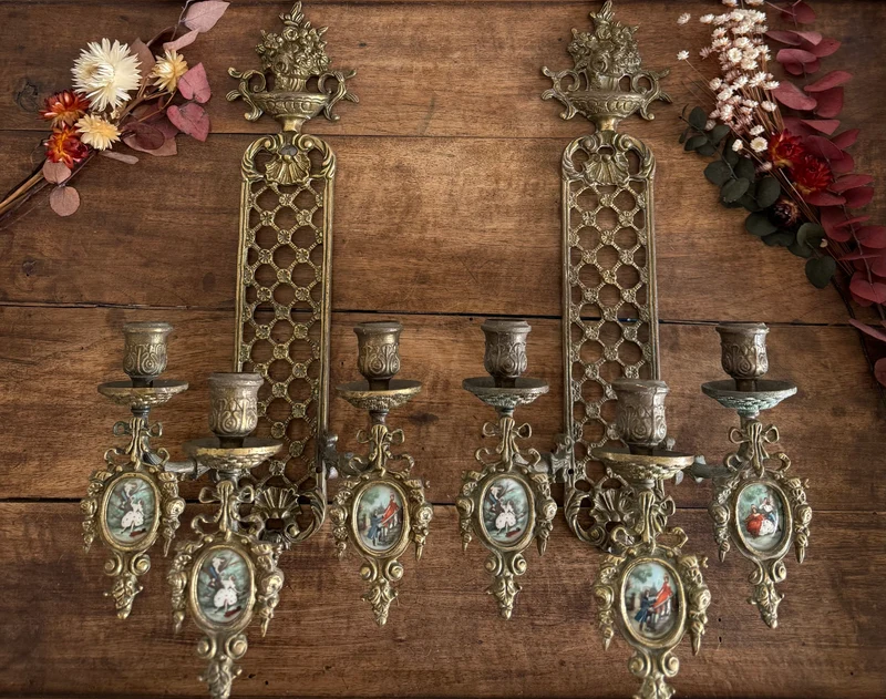 Bougeoirs appliques murale en bronze métal doré trois candélabres
