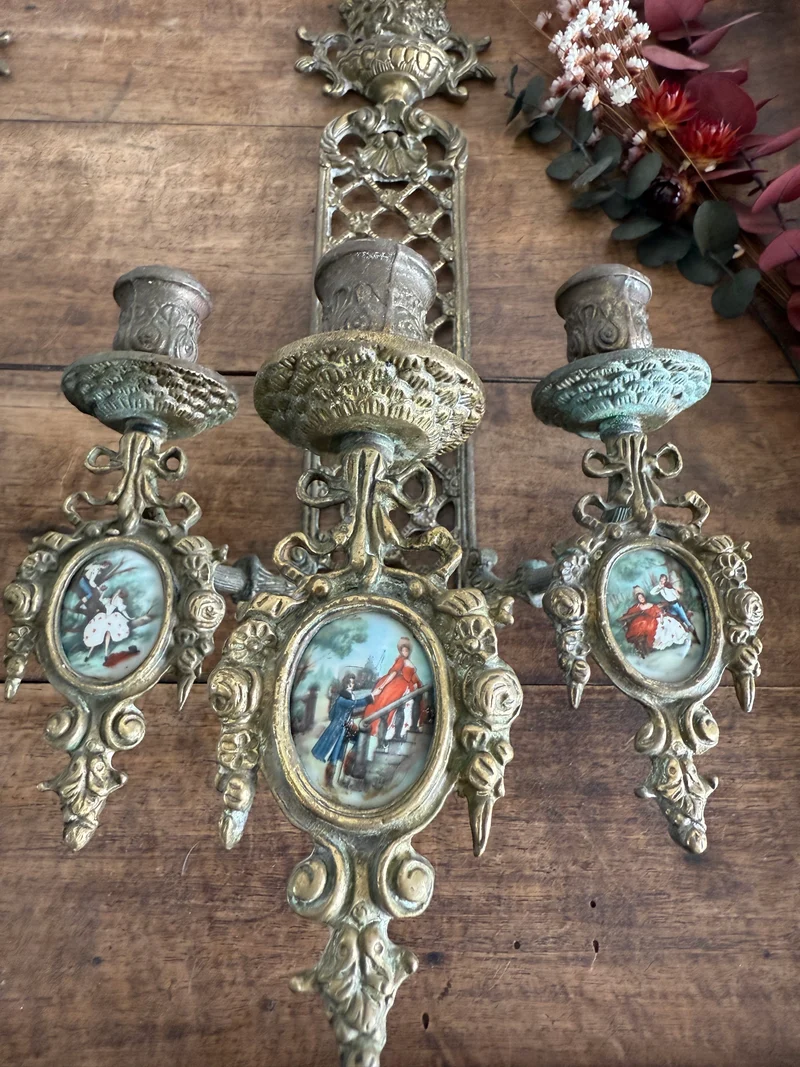 Bougeoirs appliques murale en bronze métal doré trois candélabres