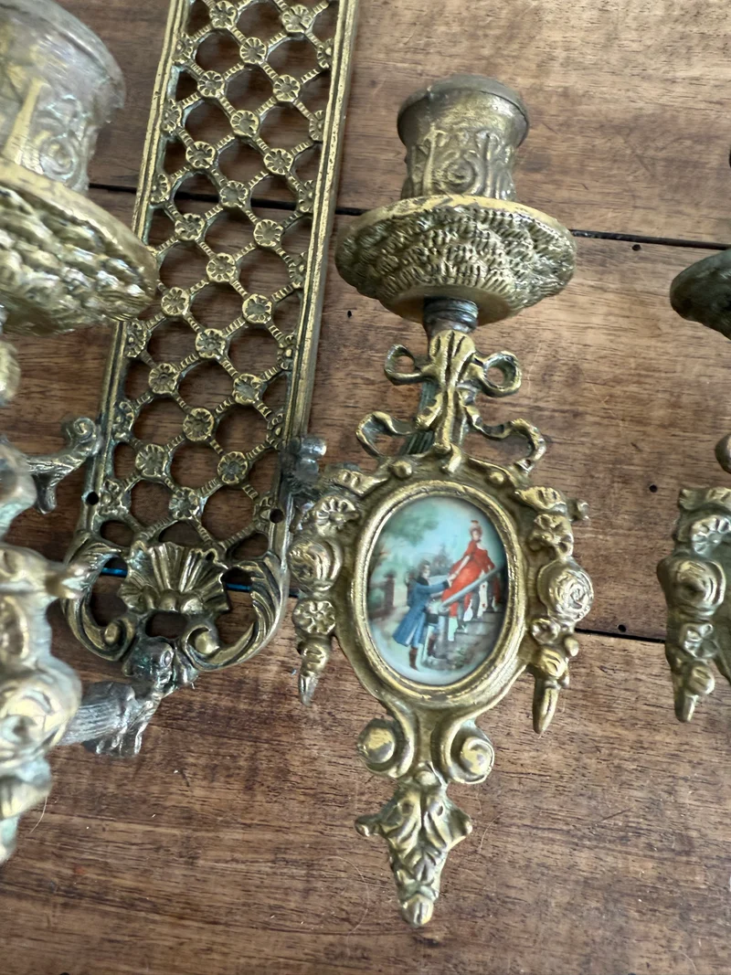 Bougeoirs appliques murale en bronze métal doré trois candélabres