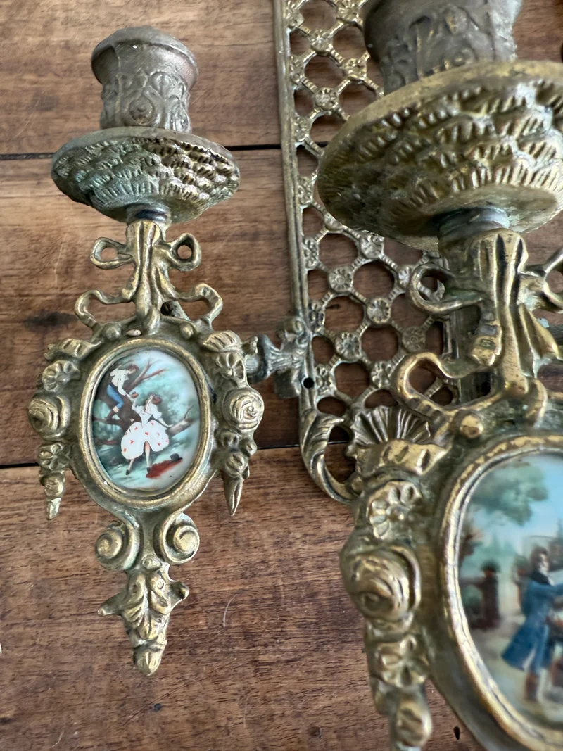 Bougeoirs appliques murale en bronze métal doré trois candélabres