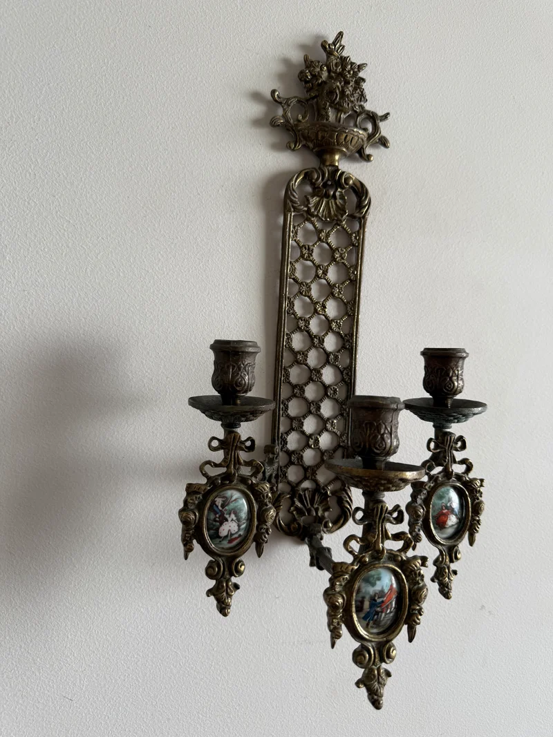 Bougeoirs appliques murale en bronze métal doré trois candélabres