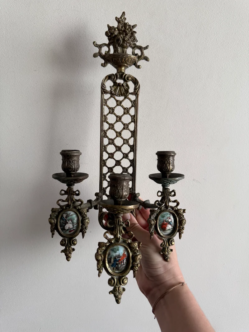 Bougeoirs appliques murale en bronze métal doré trois candélabres