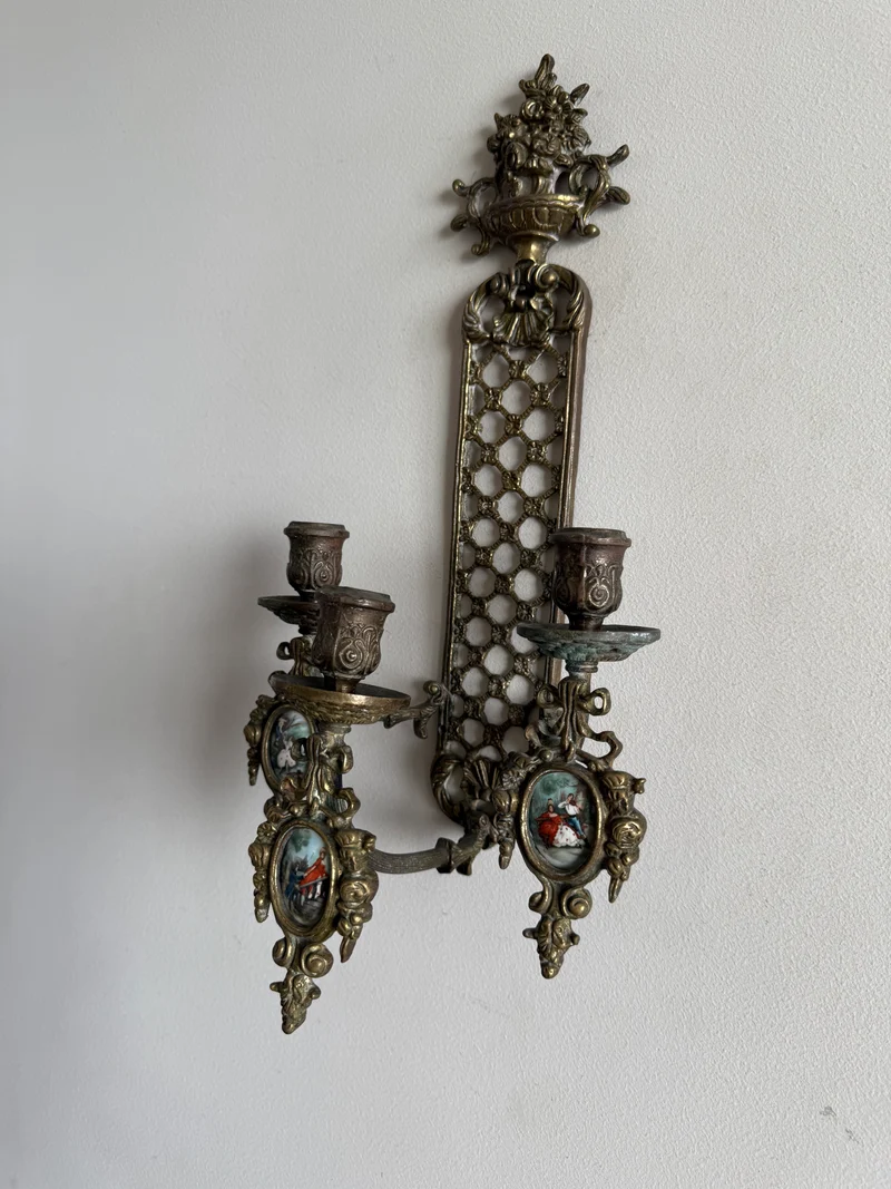 Bougeoirs appliques murale en bronze métal doré trois candélabres