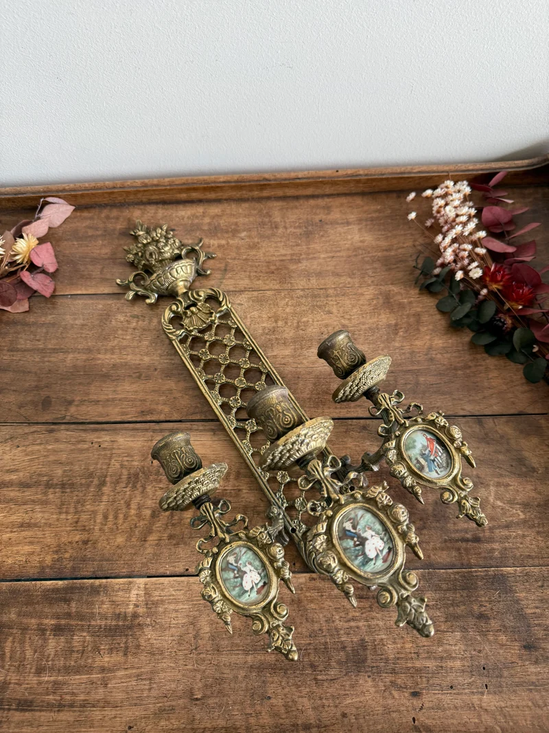 Bougeoirs appliques murale en bronze métal doré trois candélabres
