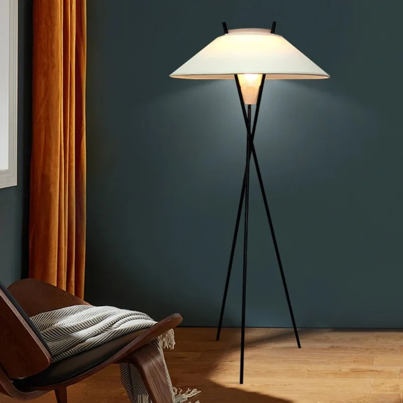 Lampadaire de Chambre Nordique en Tissu Blanc – Trépied Polyvalent
