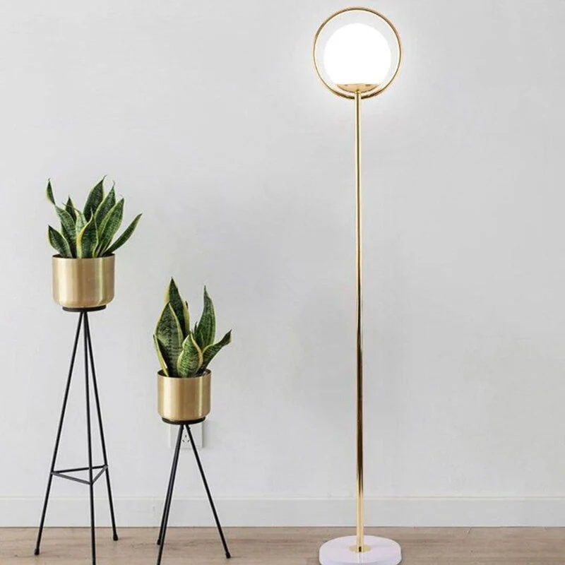 Lampadaire Laiton Doré et Verre Dépoli – Socle Marbre, Halo Lumineux