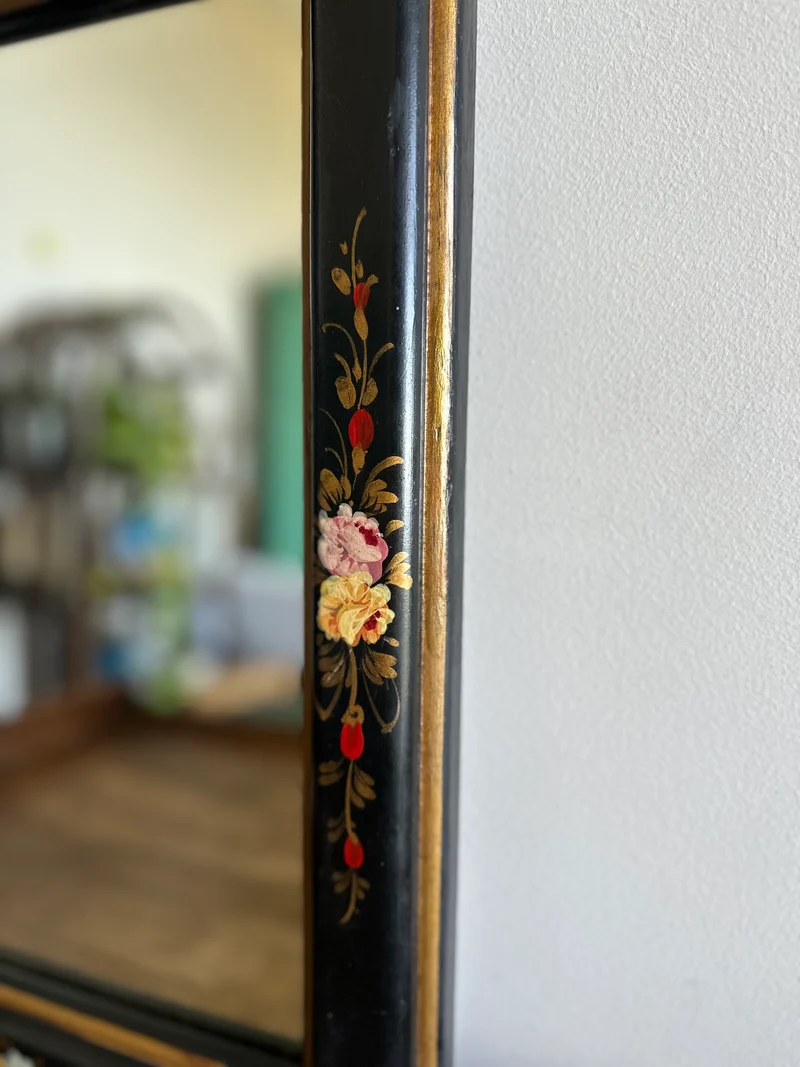 Miroir rectangulaire en bois laqué décoré à la main