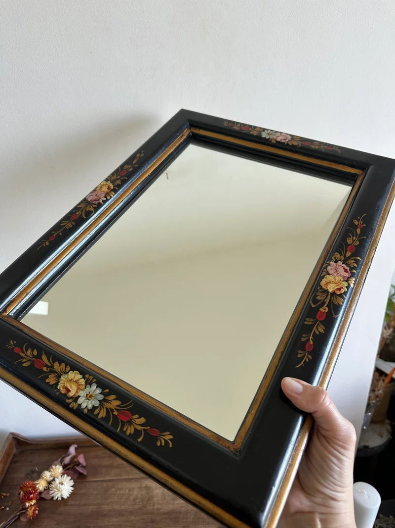 Miroir rectangulaire en bois laqué décoré à la main