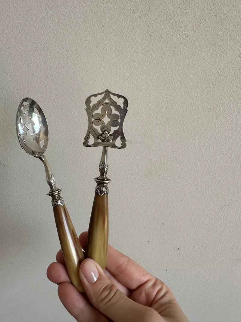 Couverts de service en métal argenté manches en bakélite