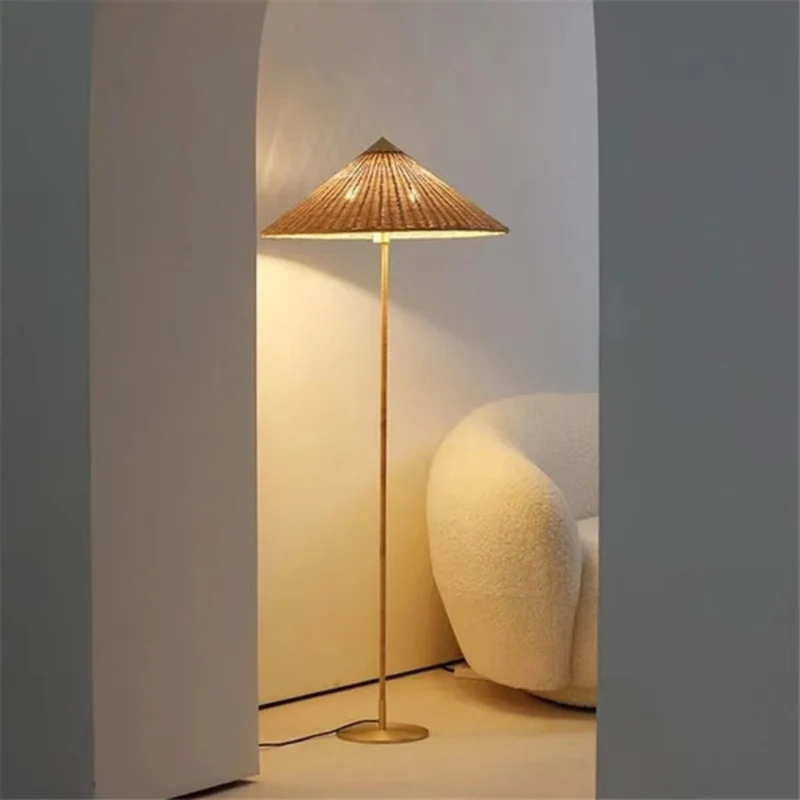 Lampadaire Bohème en Rotin ou Tissu – Chapeau Pointu, 2 Styles