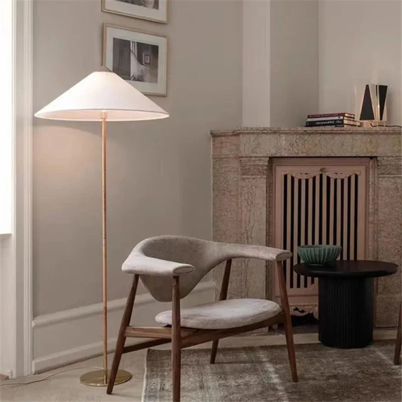 Lampadaire Bohème en Rotin ou Tissu – Chapeau Pointu, 2 Styles