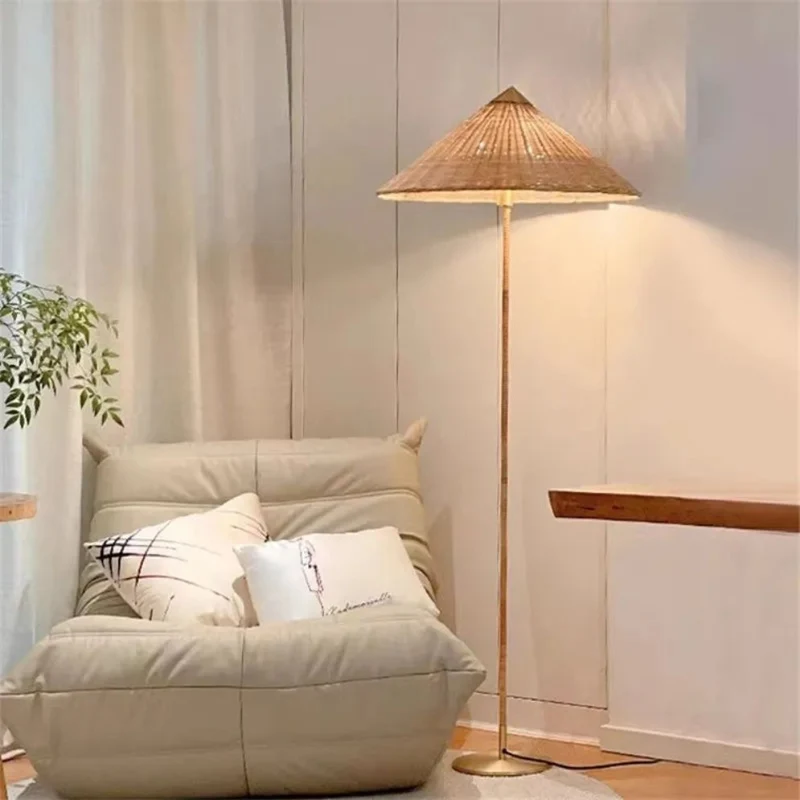 Lampadaire Bohème en Rotin ou Tissu – Chapeau Pointu, 2 Styles