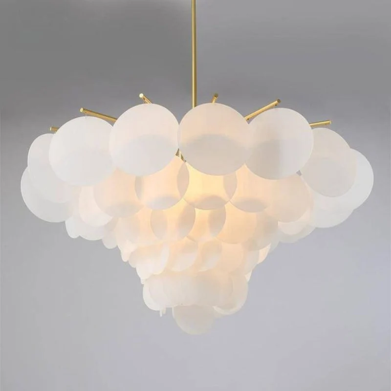 Lustre Boule Blanche Opaline à Branches Dorées – Ambiance Nuage Douce