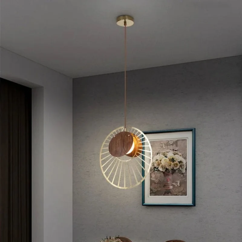 Lustre Salon Bois et Métal Doré – Ambiance Feutrée pour Couloir