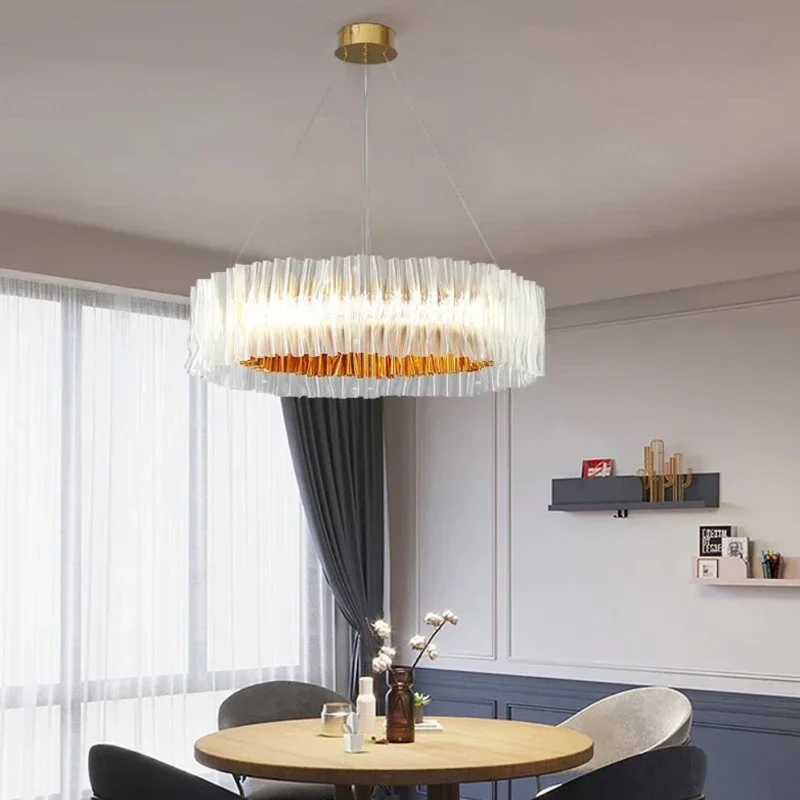 Lustre Contemporain Ondulé Blanc et Doré – Point Focal Élégant