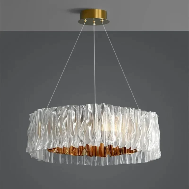 Lustre Contemporain Ondulé Blanc et Doré – Point Focal Élégant