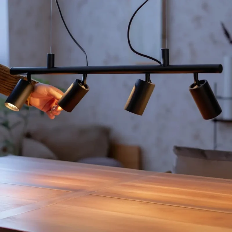 Suspension DYNAMITE SP4 noir : le luminaire design qui sublime votre intérieur