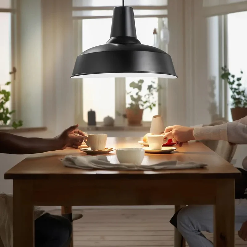 Suspension MOBY noire: élégance contemporaine