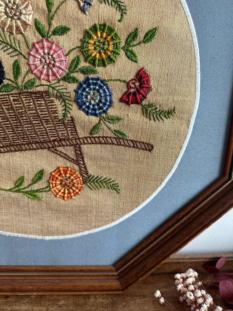 Broderie encadrement octogonal années 50