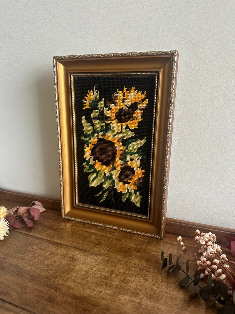 Broderie au point de croix motifs tournesols
