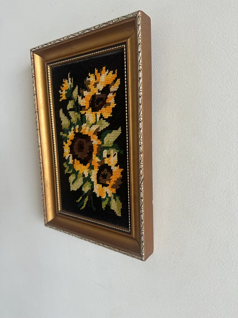 Broderie au point de croix motifs tournesols