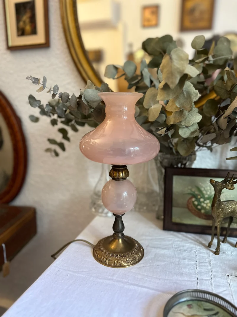 Lampe en opaline rose années 60