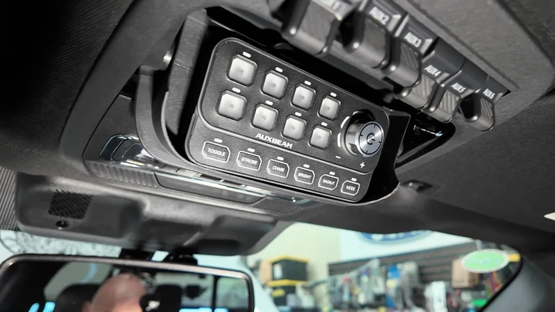 Panneau de commande Auxbeam 8 voies avec bouton de réglage / Fonctions de variation d'intensité, de poursuite et dynamiques