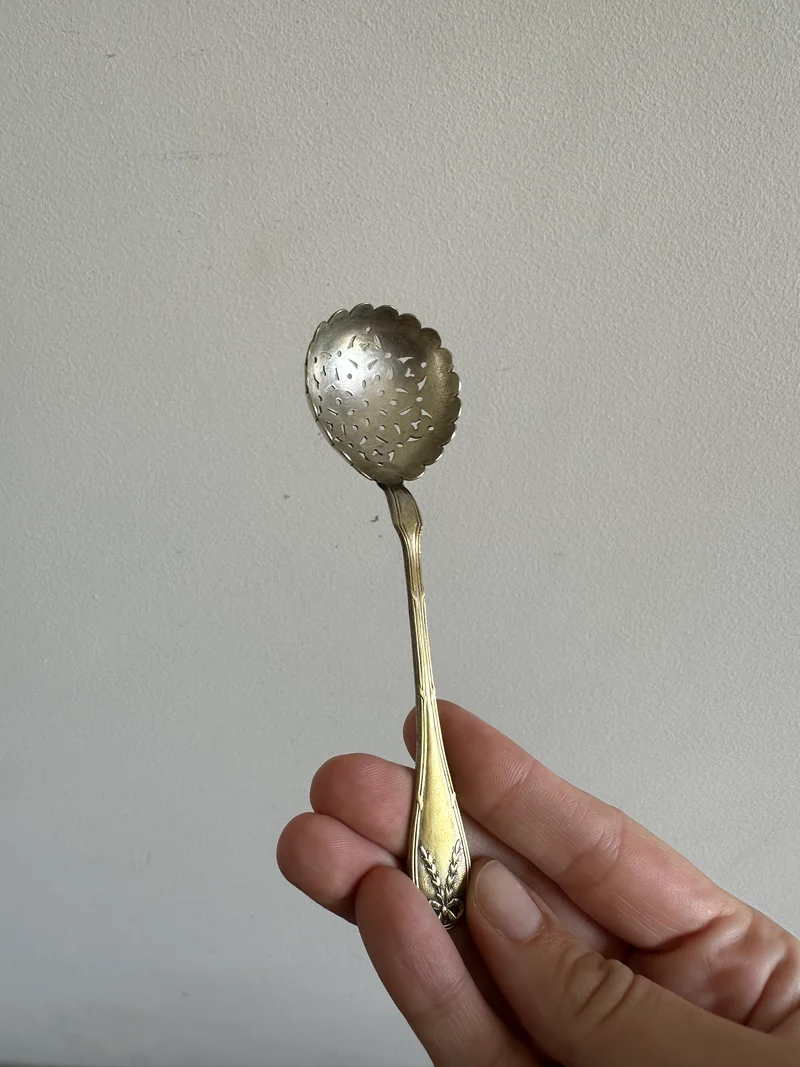 Cuillères à saupoudrer en métal argenté 1900