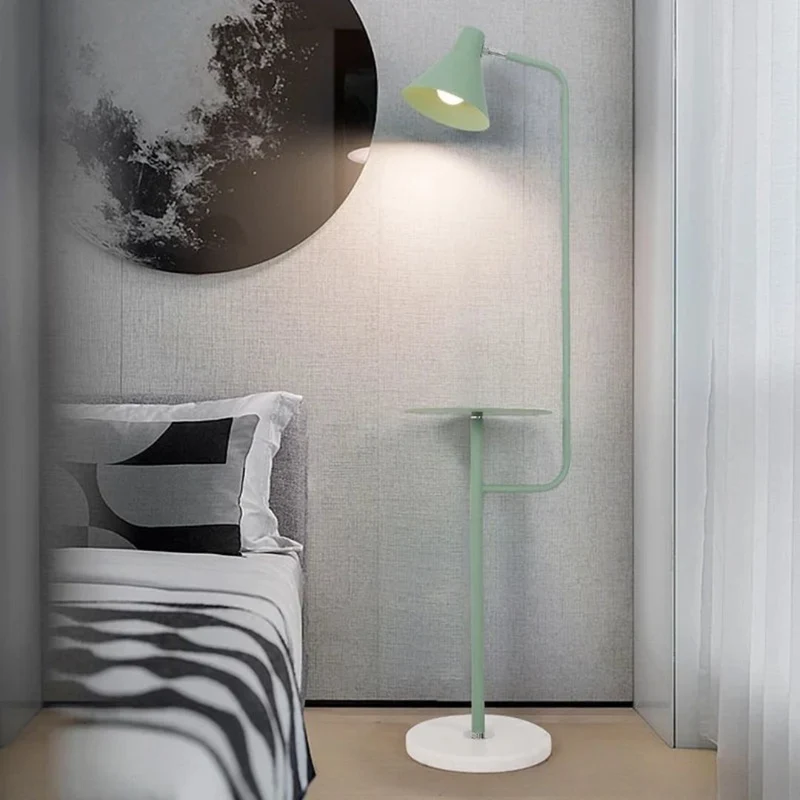 Lampe Lampadaire avec Table Intégrée – 4 Coloris, 1,50m de Haut