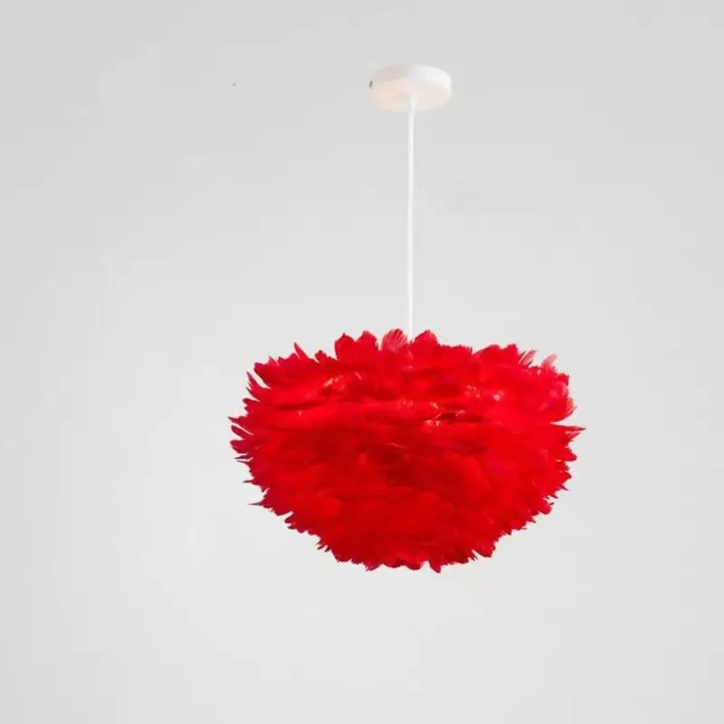 Suspension Frange en Plumes Colorées – Ambiance Feutrée et Douce