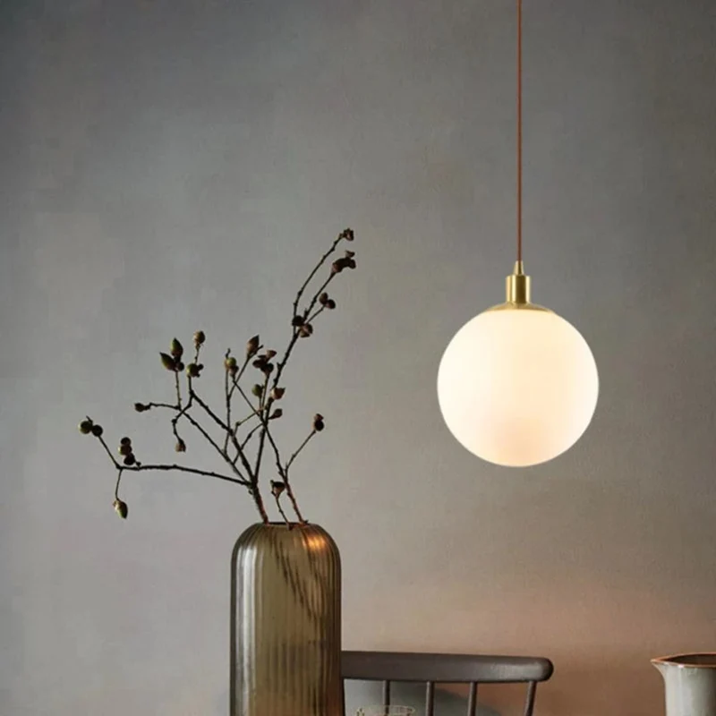 Suspension Luminaire Boule Dorée en Verre – 3 Tailles pour un Look Épuré