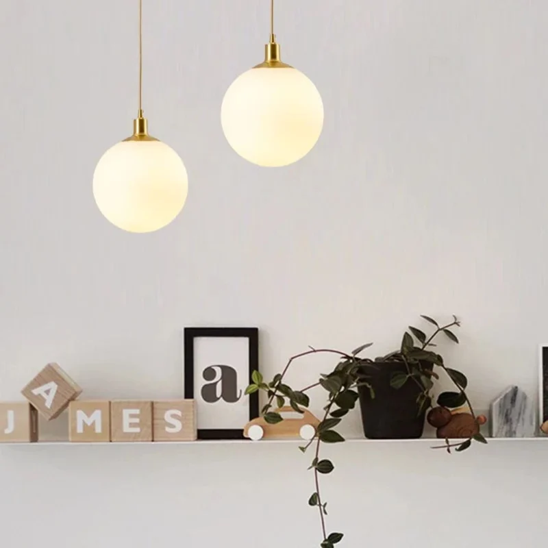 Suspension Luminaire Boule Dorée en Verre – 3 Tailles pour un Look Épuré