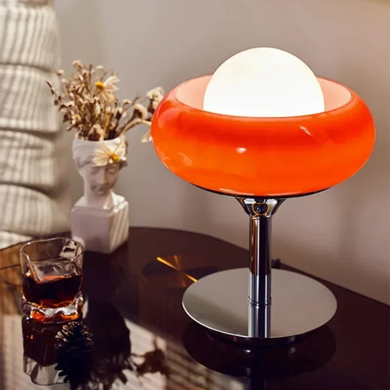 Lampe à Poser Orange Dégradée en Verre – Pied Chromé, Ambiance Ambrée