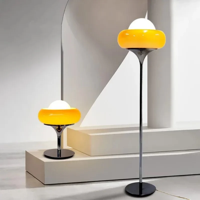 Lampe à Poser Orange Dégradée en Verre – Pied Chromé, Ambiance Ambrée