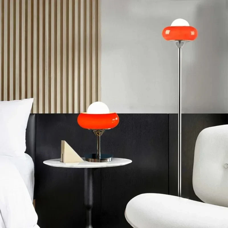 Lampe à Poser Orange Dégradée en Verre – Pied Chromé, Ambiance Ambrée