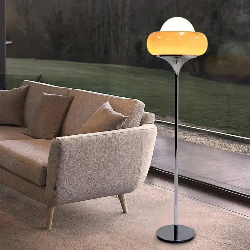 Lampe à Poser Orange Dégradée en Verre – Pied Chromé, Ambiance Ambrée