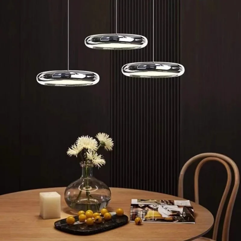 Suspension Argentée à Disques Flottants – Ambiance Aérienne et Moderne