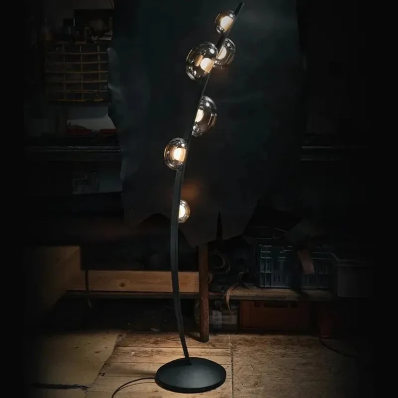 Lampe sur Pied Design Salon Courbée – Boules Verre, Signature Italienne