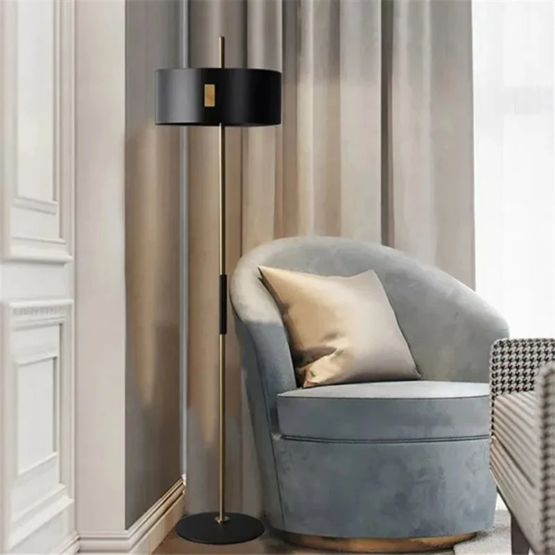 Lampe sur Pied Noir et Or Chromée – Format Lampadaire ou Table