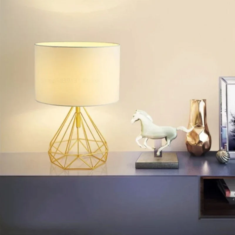 Lampe Chevet Originale Japonaise – Textile Blanc, Socle Noir ou Doré