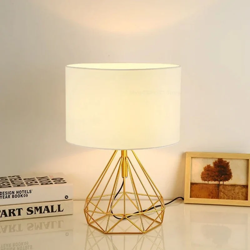 Lampe Chevet Originale Japonaise – Textile Blanc, Socle Noir ou Doré