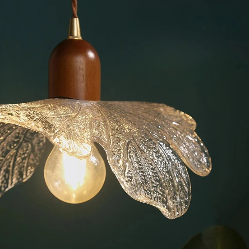 Suspension Florale en Verre et Bois – Nervures Détaillées, Ambiance Douce